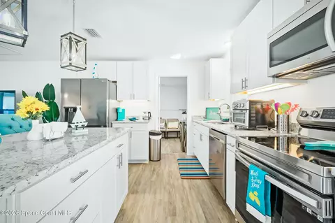 Kitchen - 557 Ixora Dr, Melbourne, FL 32935 photo 2 of 6