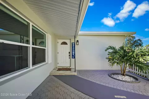 557 Ixora Dr, Melbourne, FL 32935