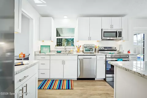 Kitchen - 557 Ixora Dr, Melbourne, FL 32935 photo 5 of 6