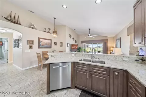 Kitchen - 4080 Chardonnay Dr, Rockledge, FL 32955 photo 4 of 5