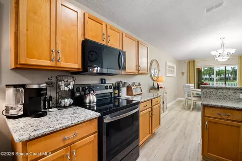 Kitchen - 5061 Spinet Dr, Melbourne, FL 32940 photo 4 of 5