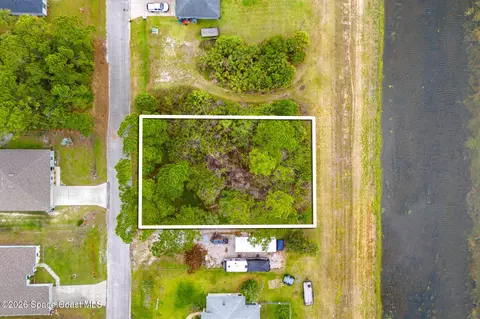 546 Searle Ave SW, Palm Bay, FL 32908