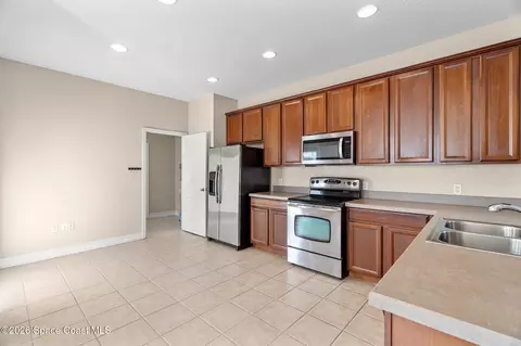 Kitchen - 3335 Primrose Willow Dr, Saint Cloud, FL 34773 photo 2 of 2