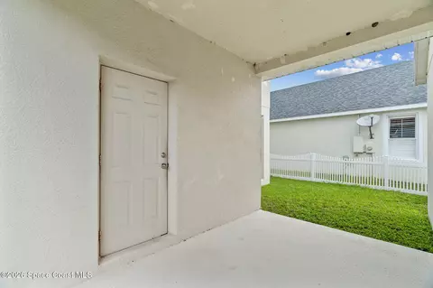 Exterior - 3335 Primrose Willow Dr, Saint Cloud, FL 34773 photo 2 of 11