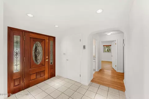 Entry Way - 8637 Sylvan Dr, Melbourne, FL 32904 photo 2 of 5