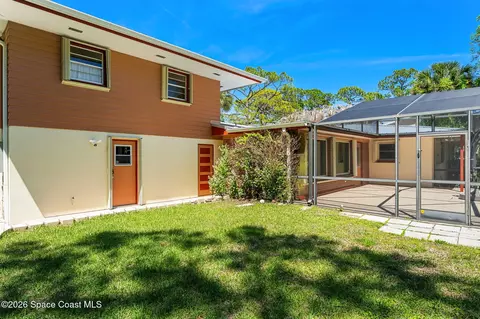 Exterior - 8637 Sylvan Dr, Melbourne, FL 32904 photo 4 of 13