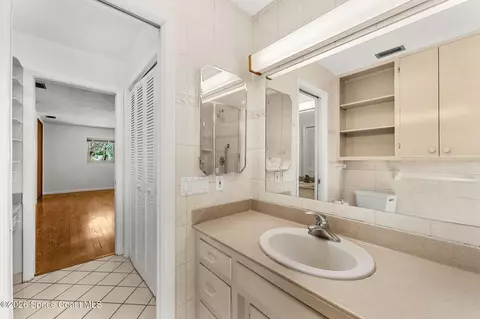 Bath - 8637 Sylvan Dr, Melbourne, FL 32904 photo 4 of 5