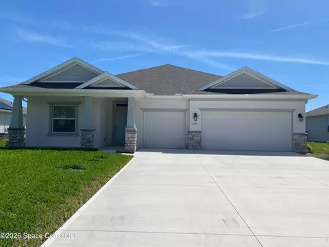 8231 Laguna Cir, Micco, FL 32976