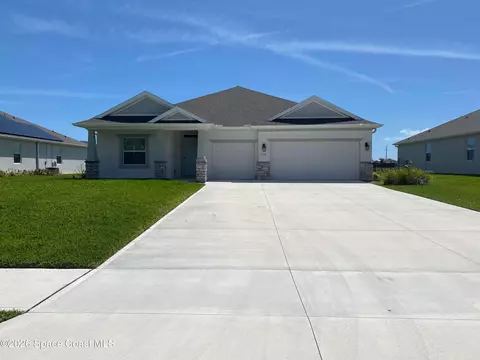 Exterior - 8231 Laguna Cir, Micco, FL 32976 photo 8 of 9