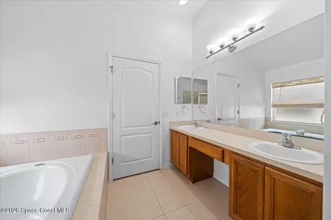 Bath - 3567 Hoofprint Dr, Melbourne, FL 32940 photo 1 of 3