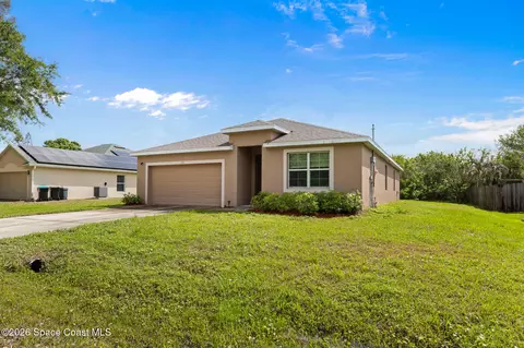 335 Calcutta Ave NW, Palm Bay, FL 32907