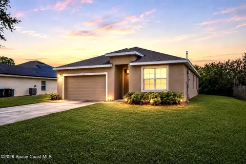 335 Calcutta Ave NW, Palm Bay, FL 32907