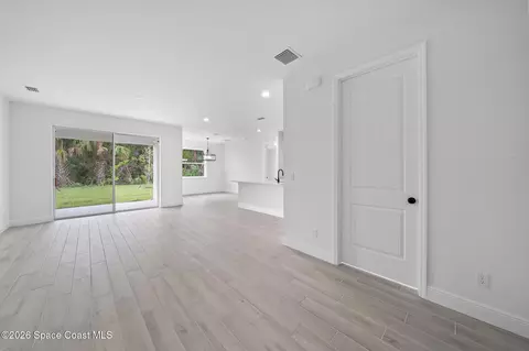 1560 Hamilton Ave SW, Palm Bay, FL 32908