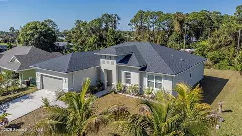 951 Sareta St SE, Palm Bay, FL 32909