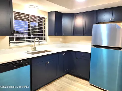 Kitchen - 100 Canebreakers Dr #201, Cocoa, FL 32927 photo 2 of 5