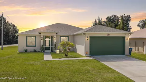 790 Haryestor Ave SW, Palm Bay, FL 32908