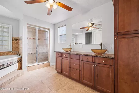 Bath - 4950 Blounts Ridge Rd, Mims, FL 32754 photo 1 of 4