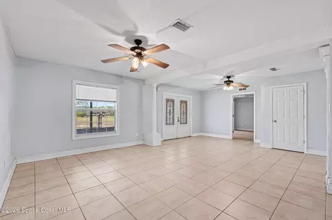 Living - 4950 Blounts Ridge Rd, Mims, FL 32754 photo 2 of 7