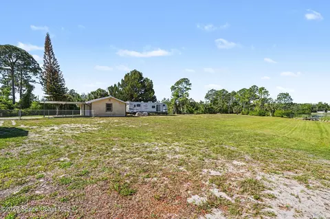 Exterior - 4950 Blounts Ridge Rd, Mims, FL 32754 photo 4 of 5