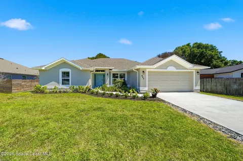 885 Clearmont St, Sebastian, FL 32958
