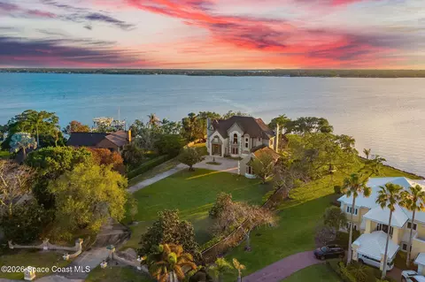 245 Stewart Dr, Merritt Island, FL 32952