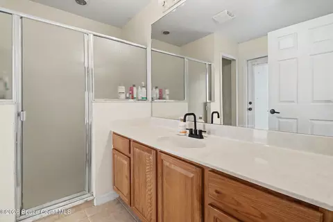 Bath - 1341 Olde Bailey Ln, Melbourne, FL 32904 photo 1 of 2