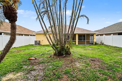 Exterior - 1341 Olde Bailey Ln, Melbourne, FL 32904 photo 3 of 4
