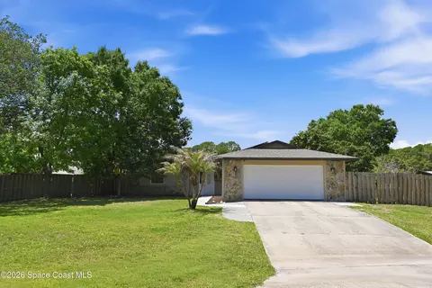 590 Auf Ct NW, Palm Bay, FL 32907