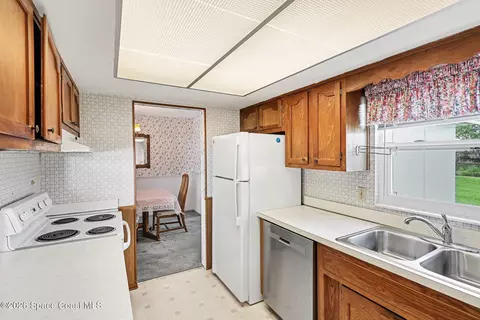 Kitchen - 979 Kings Post Rd, Rockledge, FL 32955 photo 1 of 1
