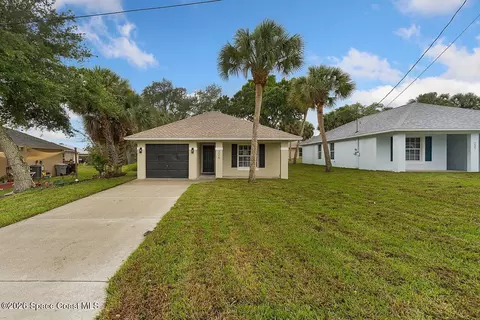 225 12th St SW, Vero Beach, FL 32962
