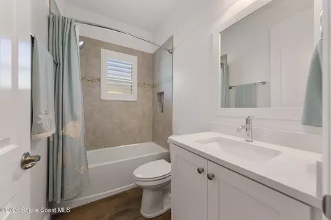 Bath - 415 Lorelei Ave, Melbourne, FL 32901 photo 2 of 2