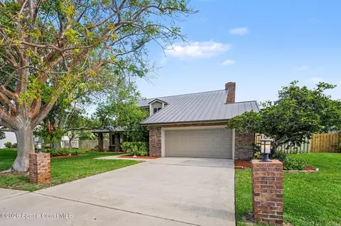 568 Rio Casa Dr N, Indialantic, FL 32903