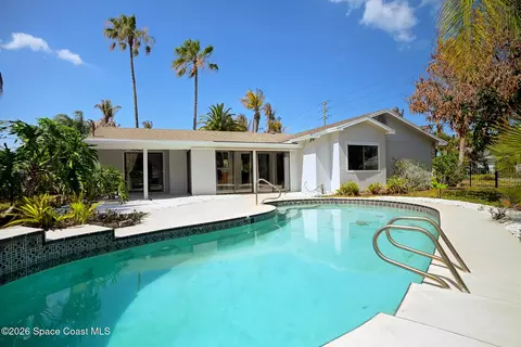 Exterior - 401 3rd Ave, Melbourne Beach, FL 32951 photo 1 of 4