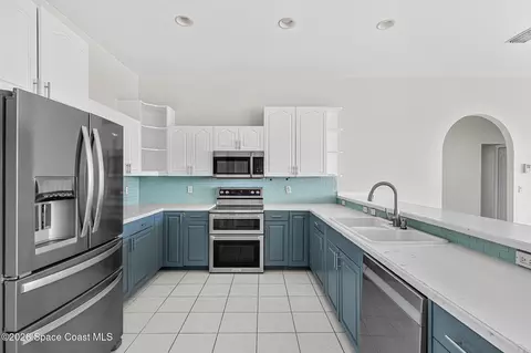 Kitchen - 2729 Pineapple Ave, Melbourne, FL 32935 photo 2 of 5