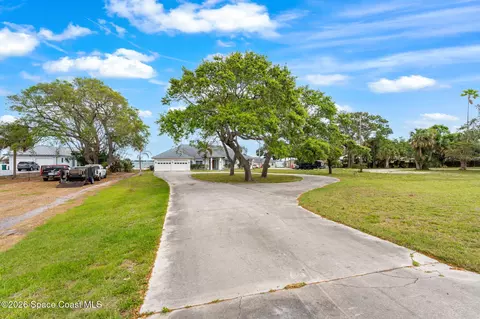 Exterior - 2729 Pineapple Ave, Melbourne, FL 32935 photo 2 of 14