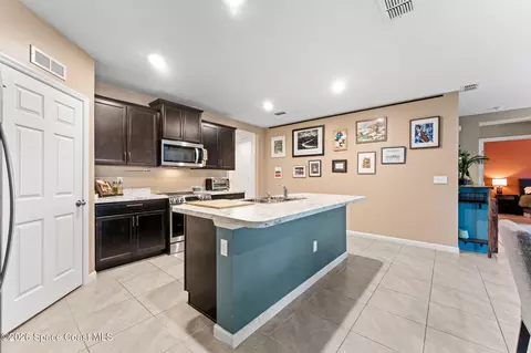 Kitchen - 5081 Talbot Blvd, Cocoa, FL 32926 photo 3 of 5
