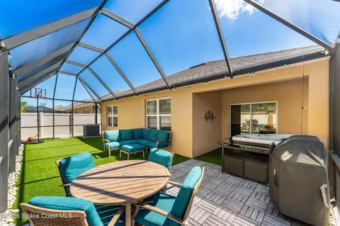202 Alamere Dr SW, Palm Bay, FL 32908