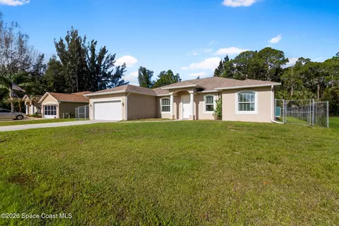 486 Avocado Rd NW, Palm Bay, FL 32907