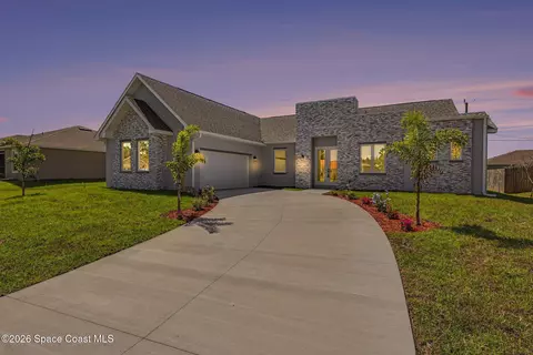 534 Mimosa St SW, Palm Bay, FL 32908