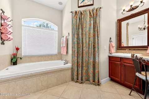 Bath - 583 Young St, Melbourne, FL 32935 photo 2 of 5