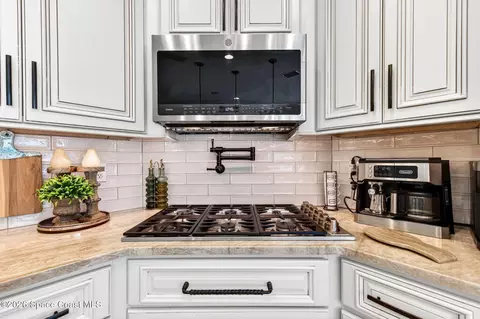 Kitchen - 583 Young St, Melbourne, FL 32935 photo 6 of 8