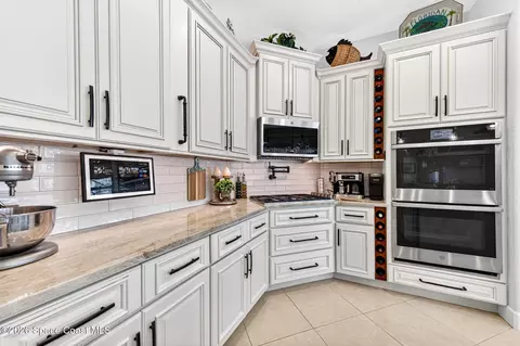 Kitchen - 583 Young St, Melbourne, FL 32935 photo 7 of 8