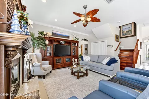 Living - 583 Young St, Melbourne, FL 32935 photo 2 of 5
