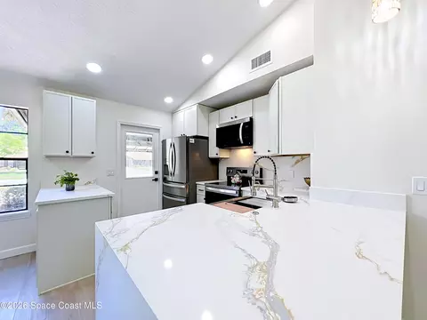 Kitchen - 1353 Nelson Ct, Rockledge, FL 32955 photo 8 of 10