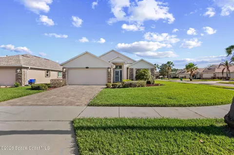 1611 Lago Mar Dr, Melbourne, FL 32940