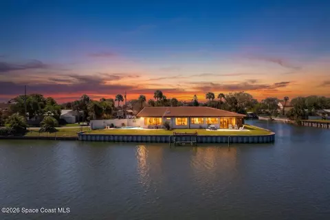 200 Rose Dr, Cocoa Beach, FL 32931