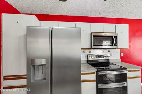Kitchen - 5220 Avocado Ave, Cocoa, FL 32926 photo 2 of 3