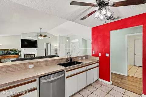 Kitchen - 5220 Avocado Ave, Cocoa, FL 32926 photo 3 of 3