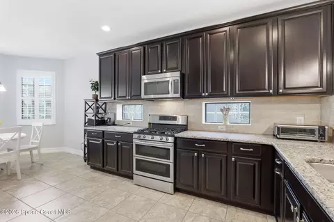 Kitchen - 955 Shiloh Dr, Melbourne, FL 32940 photo 4 of 5