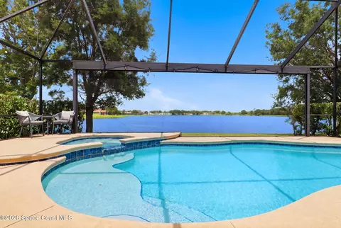 Exterior - 955 Shiloh Dr, Melbourne, FL 32940 photo 6 of 9